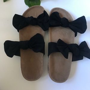 Black sandals size 8
